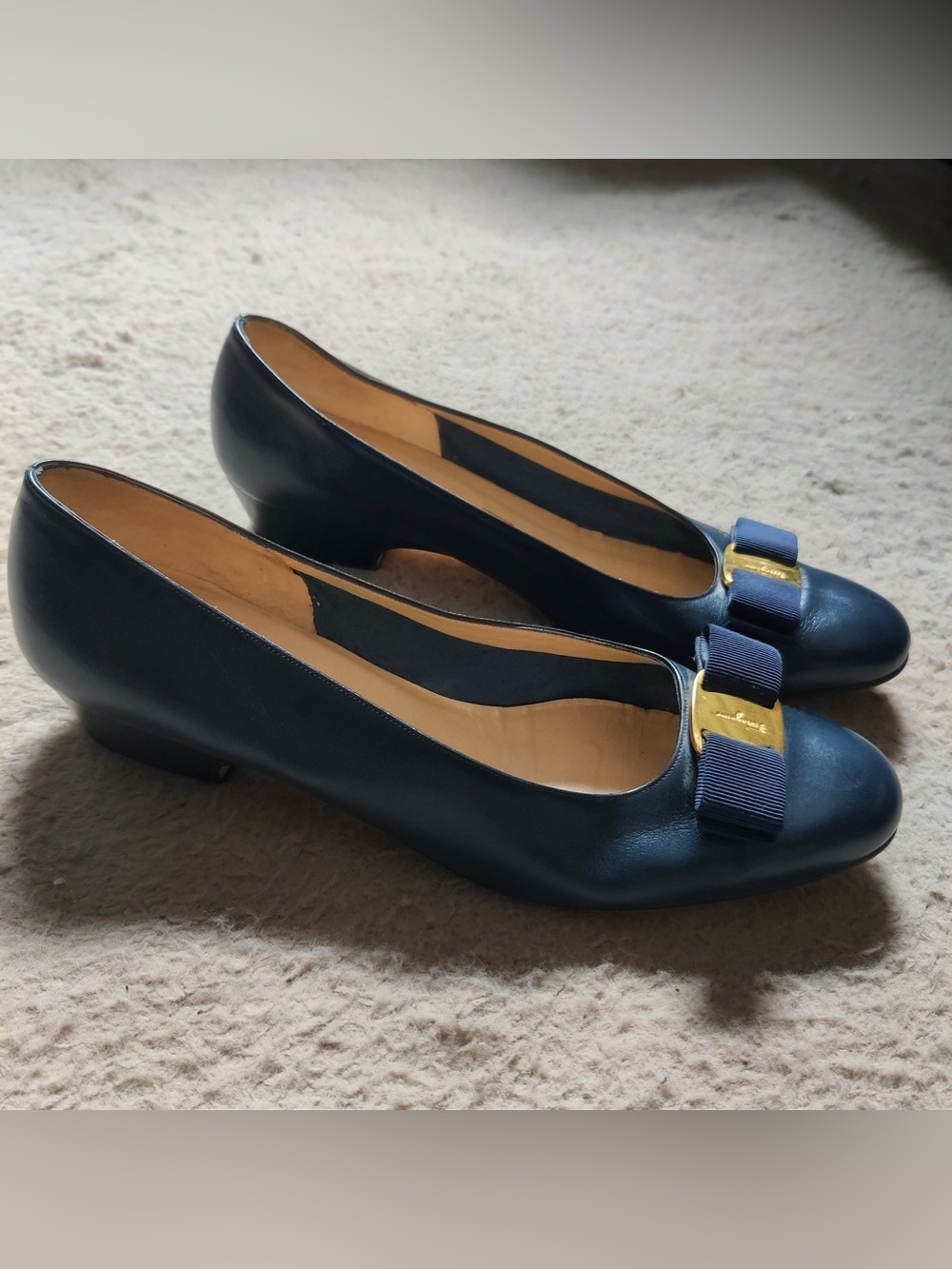 SALVATORE FERRAGAMO Shoes Lillaz Vara Bow Navy Blue Vintage Logo Gold Low Heels